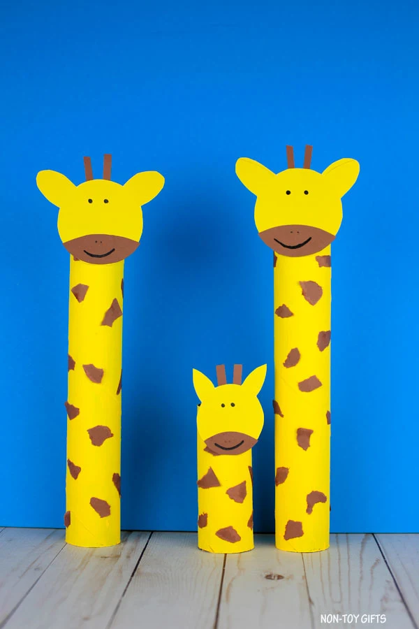 Paper roll giraffe craft: zoo animal craft