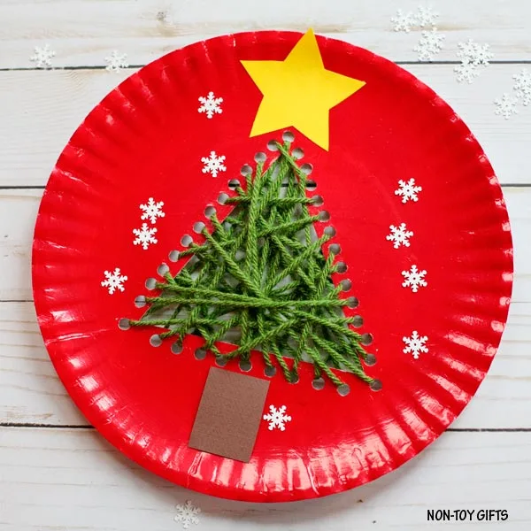 Paper plate and yarn Christmas tree craft