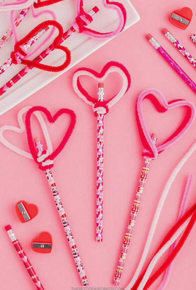 Pipe Cleaner Pencil Topper Hearts