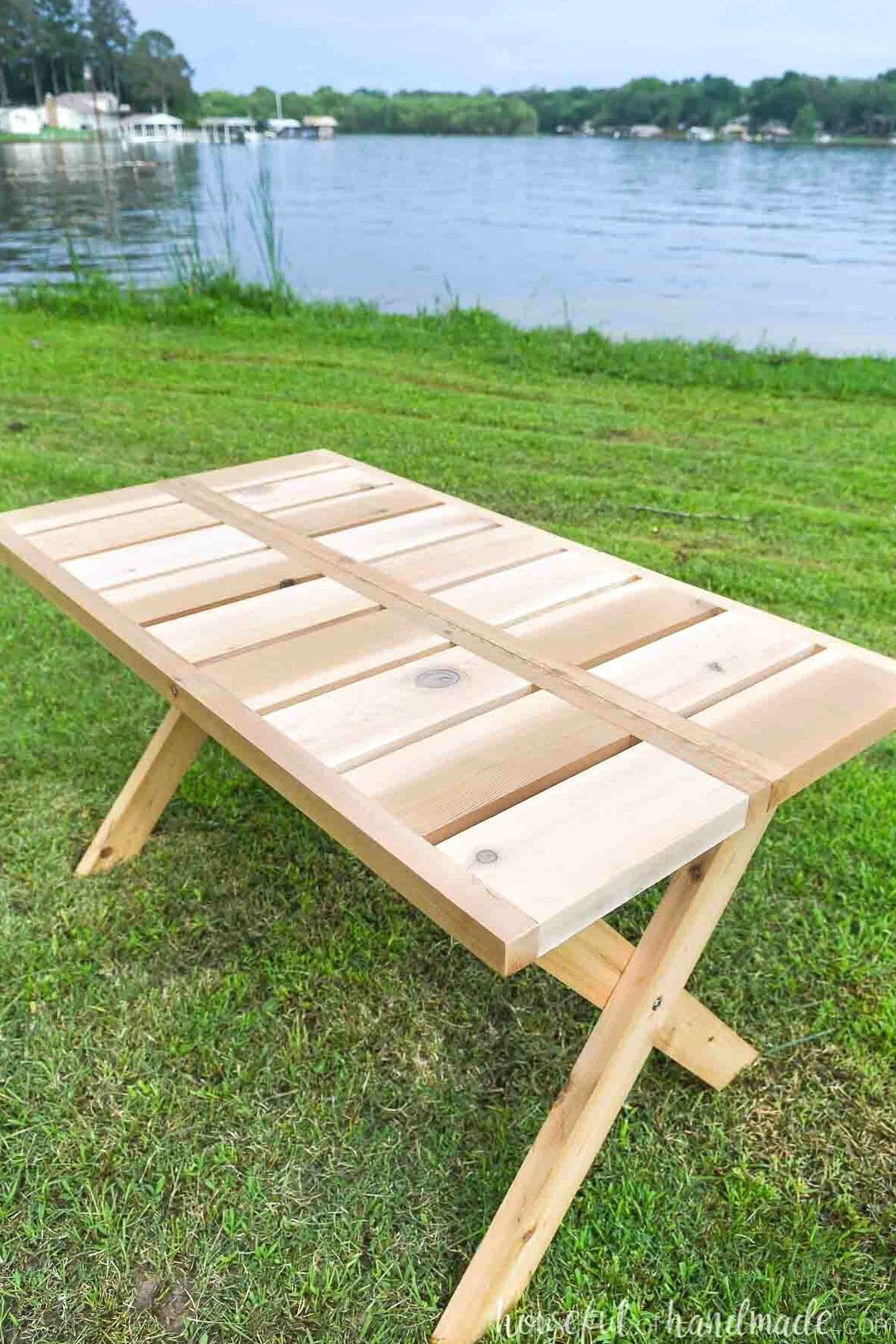View of the cedar folding picnic table’s top, constructed with 2x6 and 2x2 boards.