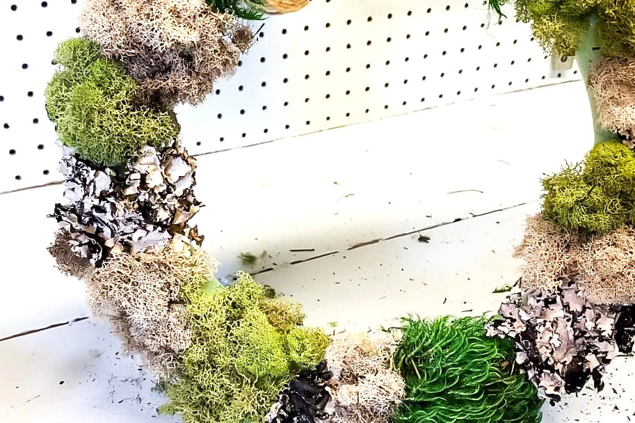 finished Anthro dupe moss wreath