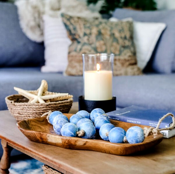 living room coffee table with summer decor