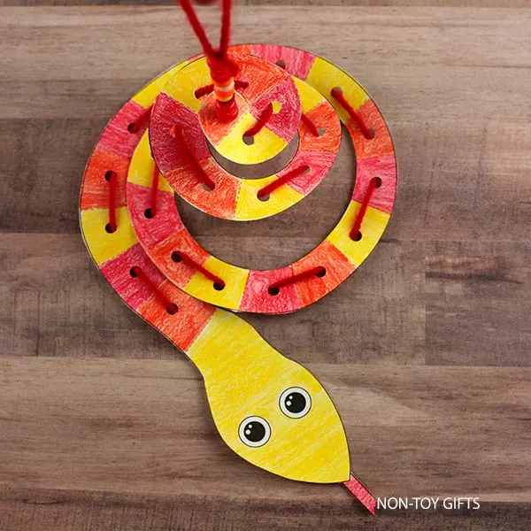simple swirly spiral snake craft for preschool children