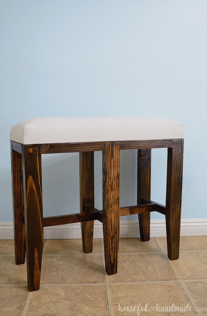 These upholstered bar-height benches are a wonderful way to add plenty of seating quickly! They are simple to construct. Find the complimentary plans at Housefulofhandmade.com.