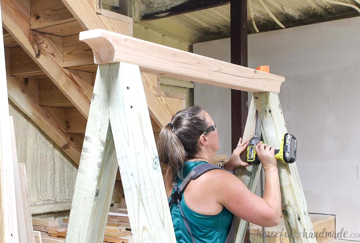 Securing the top post with XL pocket holes.