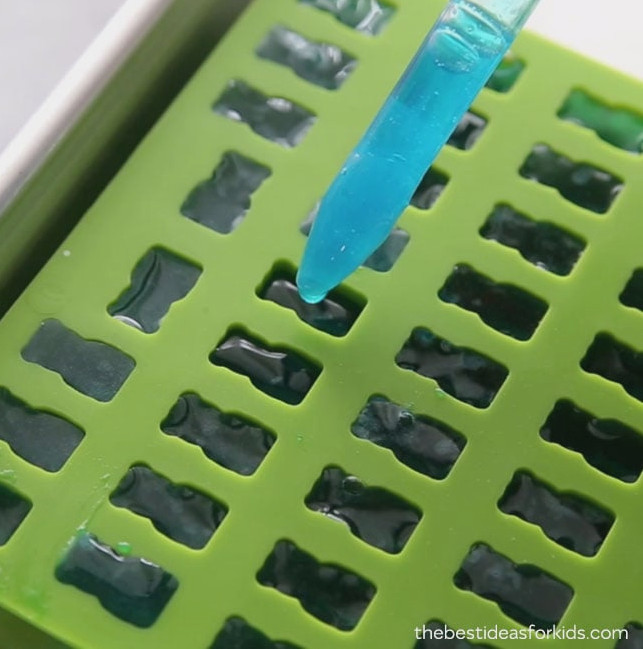 Fill Gummy Bear Mold