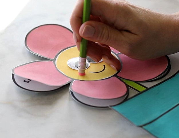 Draw Cheek Marks on the Flower
