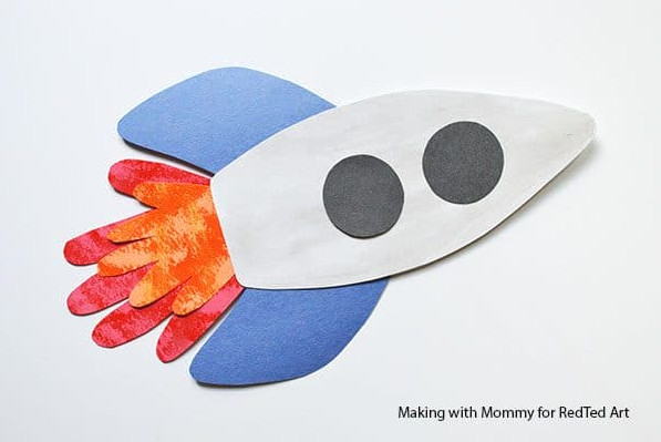 Assembled handprint rocket for dad