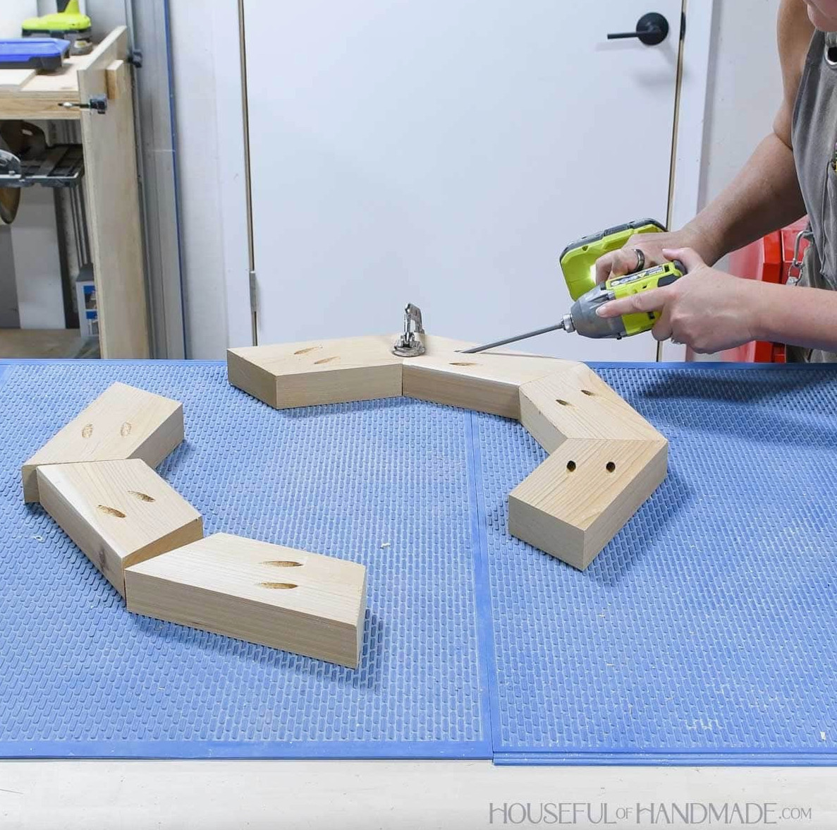Constructing an octagon from 2x4 boards using pocket holes.