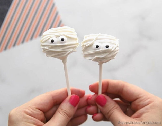 Simple Mummy Cake Pops
