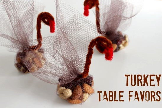Turkey-Table-Favors-for-Thanksgiving-makeandtakes.com_