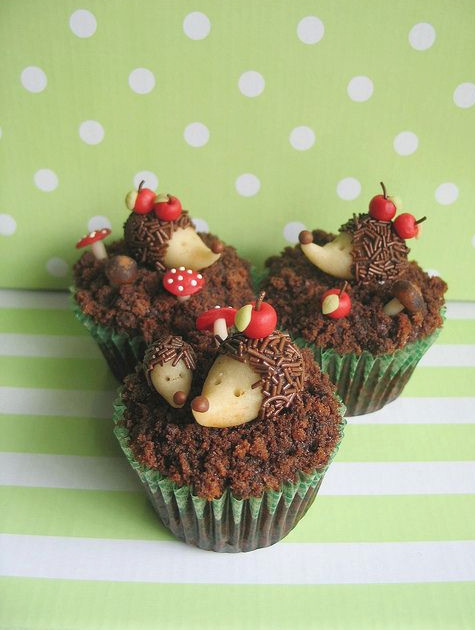 Hedgehog Cupcake DIY - Thanksgiving cake decorating ideas