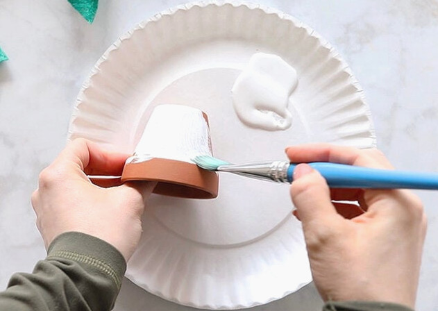 Painting pots white