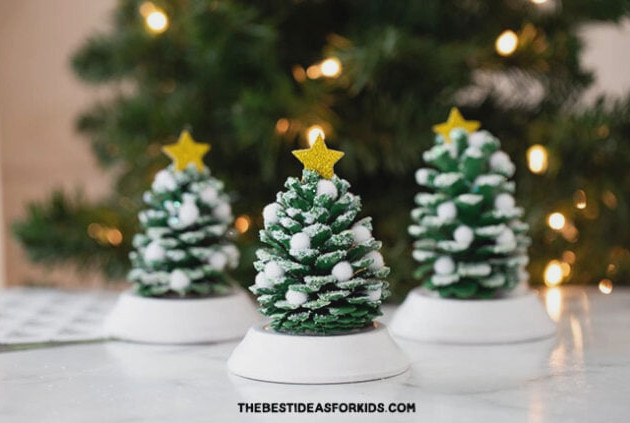 Pinecone xmas tree