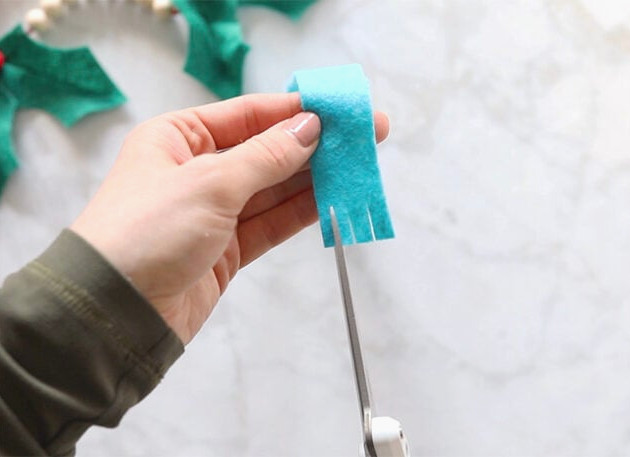Snipping fringe into scarf