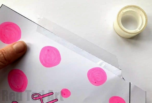 New Year's Eve Party Hat Printables - Use the templates to decorate your own or choose from our ready made party hats. Such a fun New Year's Eve Printable and activity for kids. The template can be used for any diy Party too!