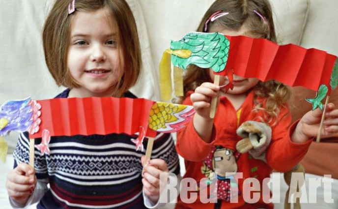 Dragon Puppet Printable. Super easy and fun Paper Dragon Puppets for Chinese New Year! A great Paper Chinese New Year craft for preschoolers. Love these gorgeous paper dragon puppets. #dragon #dragoncrafts #kids #preschool #chinesenewyear