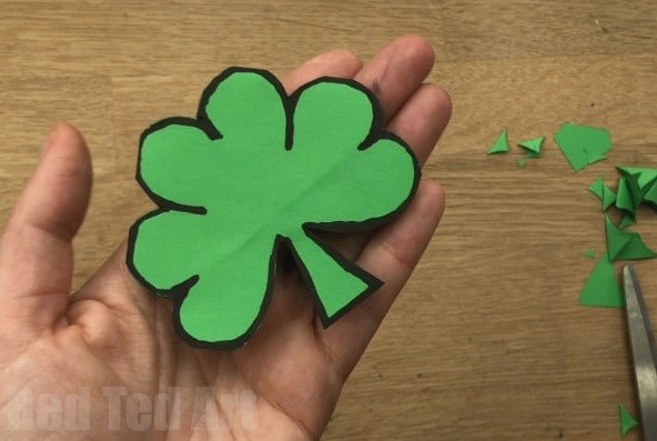 Simple Shamrock Corner Bookmark Design for St Patrick's Day. We adore a cheerful Corner Bookmark Design. These lucky Shamrock Bookmarks are fast and easy to create. A lovely little gift for someone on St Patrick;s Day!! Add the adorable Kawaii Shamrock faces or keep them plain! #Shamrock #Shamrockcraft #stpatricksday #cornerbookmark #bookmark