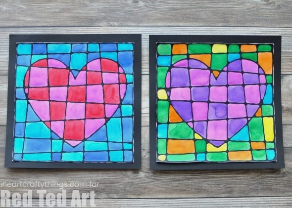 Black Glue Heart Art Project - Stained Glassed Heart Art. How beautiful is this art projects for kids this Valentine's Day? Would make a gorgeous gift too! #blackglue #heartart #valentinesday #artprojects #kidscrafts #art
