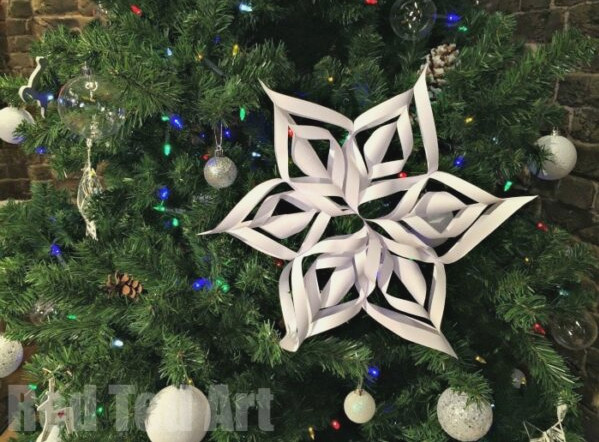 Easy 3D Paper Snowflakes How To - these paper snowflakes or stars are beautiful and surpirsingly easy to make