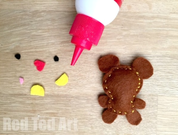 Cute Felt Softies Free Pattern - sewing a bear project