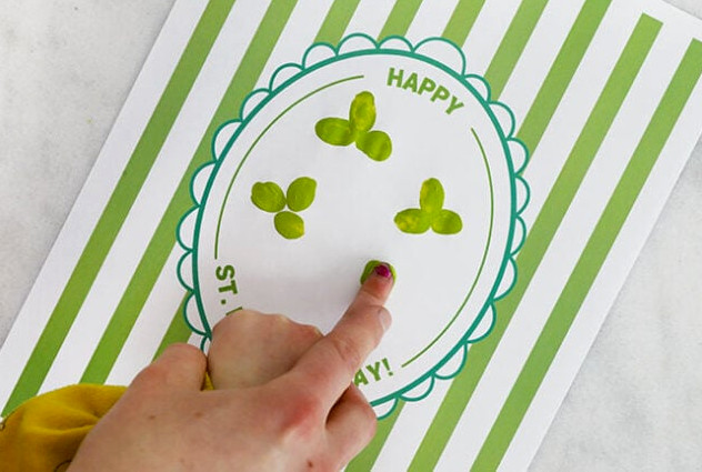 Fingerpainting clovers