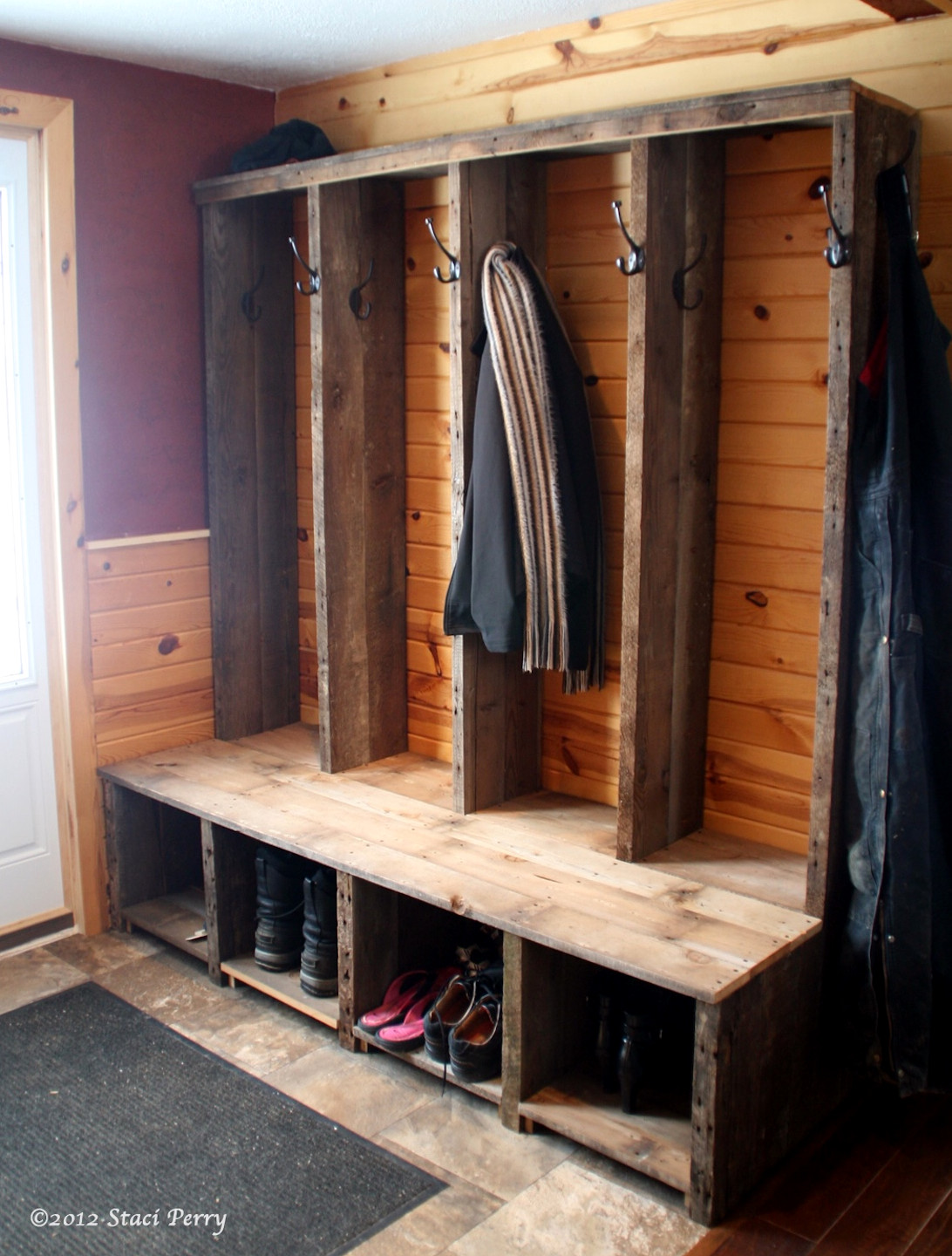 reclaimed-barn-wood-entryway-bench