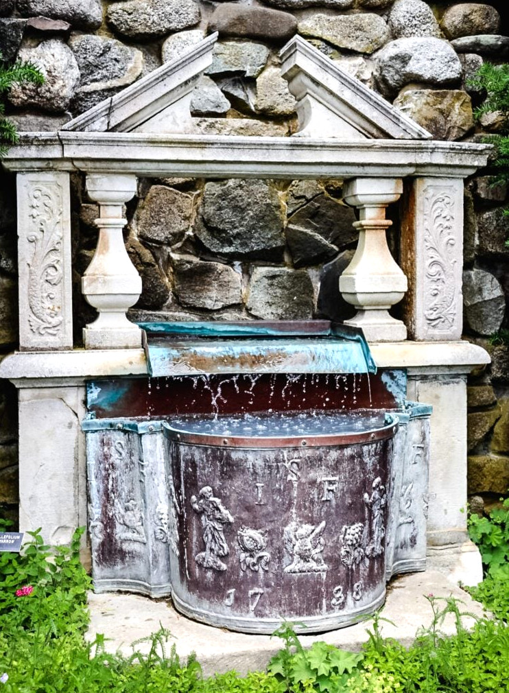 vintage water fountain at Fuller gardens