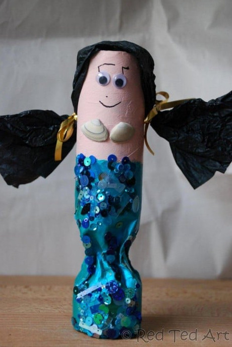 Mermaid TP Roll Craft Toilet Paper Roll Mermaids. Cardboard Tube Mermaid craft. Paper Roll Craft Ideas. Love this adorable recycled mermaid craft for summer #preschool #mermaids #toiletpaperolls #cardboard